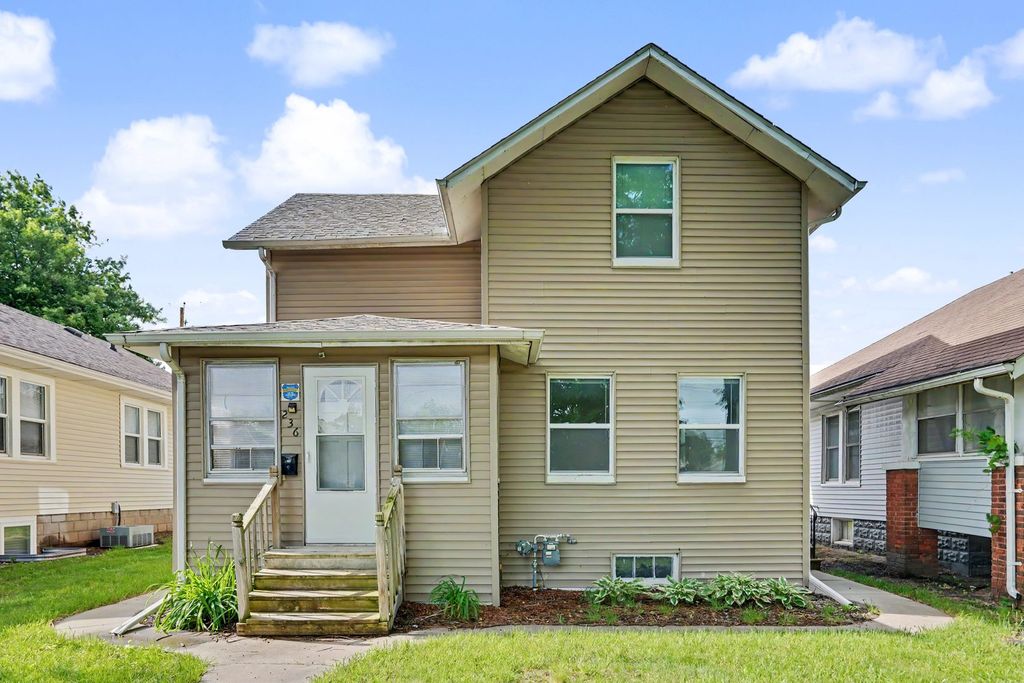 236 15TH Avenue, East Moline, IL 61244