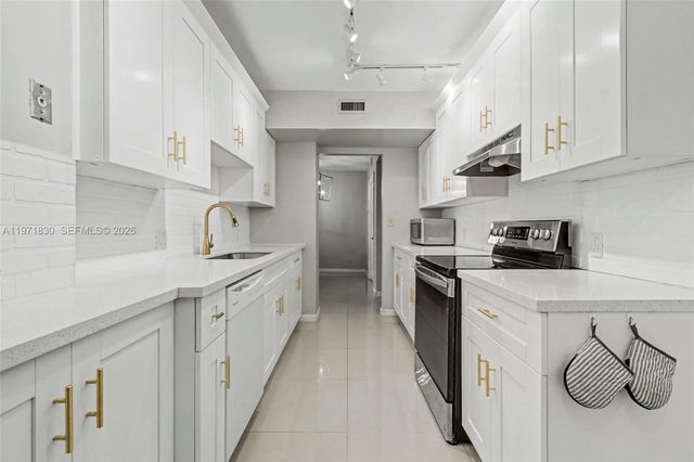 4200 Hillcrest Dr 406, Hollywood, FL 33021