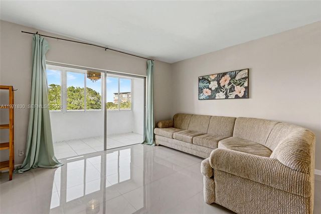 4200 Hillcrest Dr 406, Hollywood, FL 33021