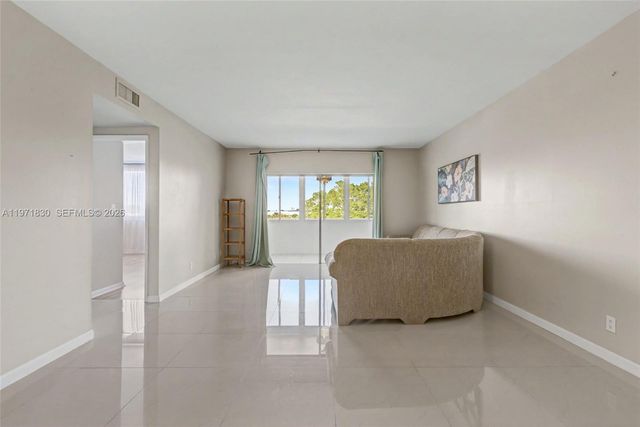 4200 Hillcrest Dr 406, Hollywood, FL 33021