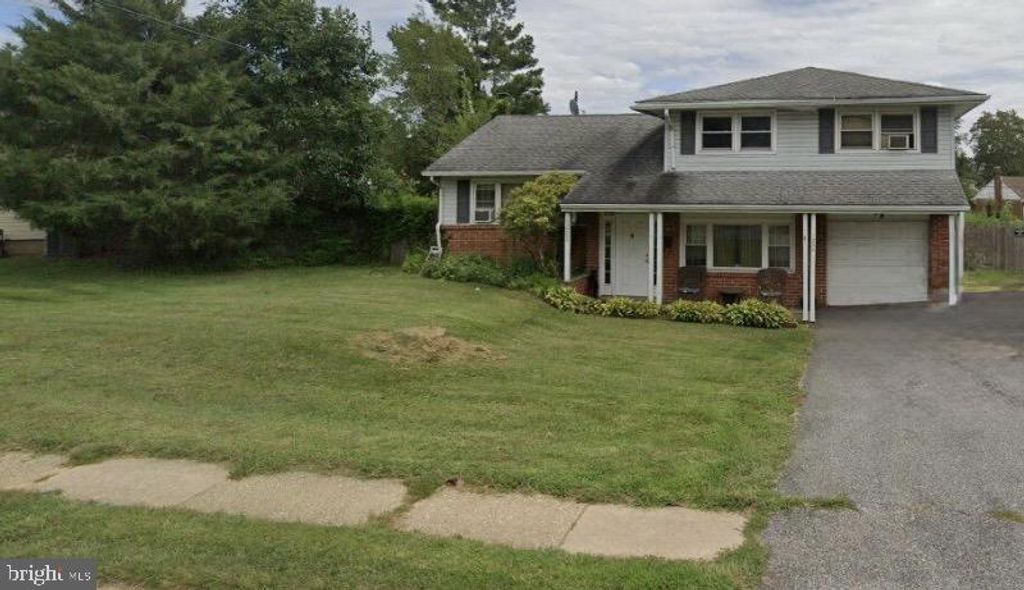 1222 MCKENNANS CHURCH RD, Wilmington, DE 19808