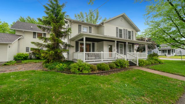 321 E Chamberlin Street, Dixon, IL 61021