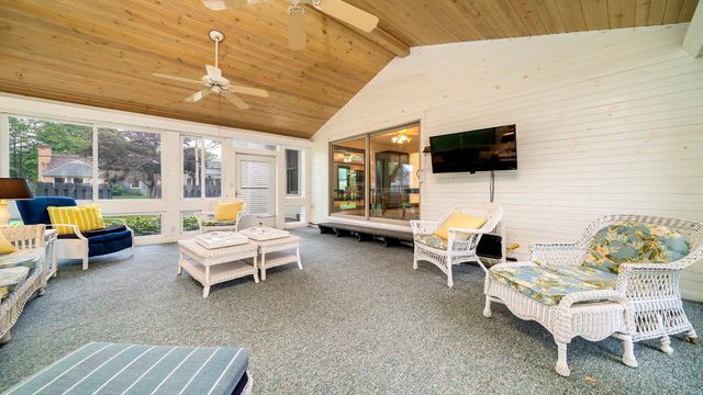 321 E Chamberlin Street, Dixon, IL 61021