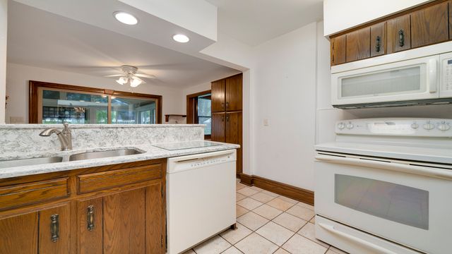 321 E Chamberlin Street, Dixon, IL 61021