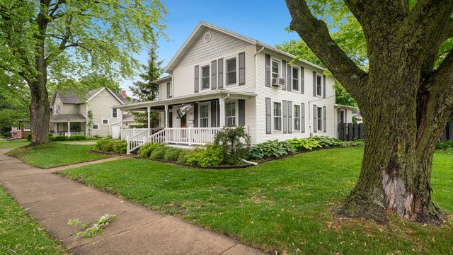 321 E Chamberlin Street, Dixon, IL 61021