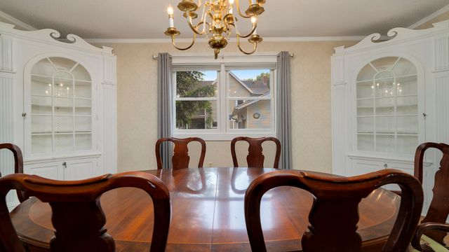 321 E Chamberlin Street, Dixon, IL 61021