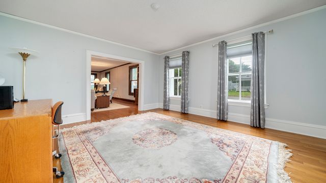 321 E Chamberlin Street, Dixon, IL 61021