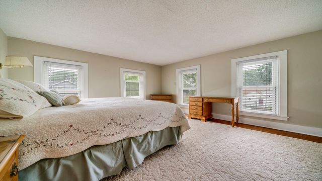 321 E Chamberlin Street, Dixon, IL 61021