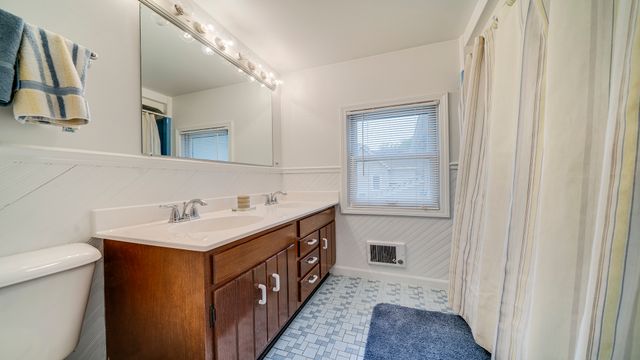 321 E Chamberlin Street, Dixon, IL 61021