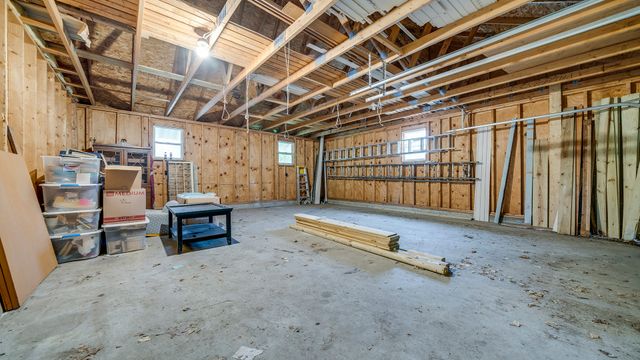 321 E Chamberlin Street, Dixon, IL 61021