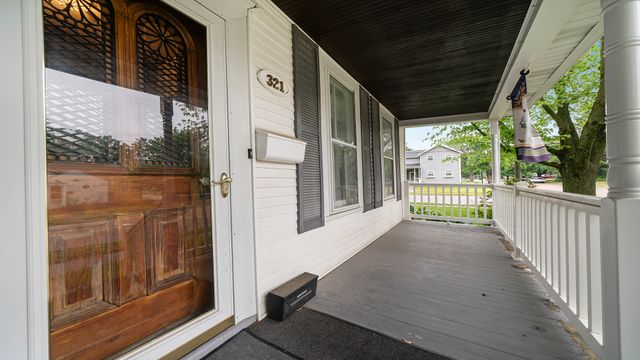 321 E Chamberlin Street, Dixon, IL 61021