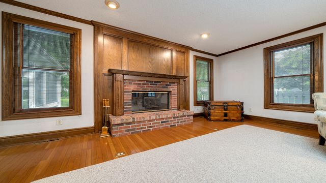 321 E Chamberlin Street, Dixon, IL 61021