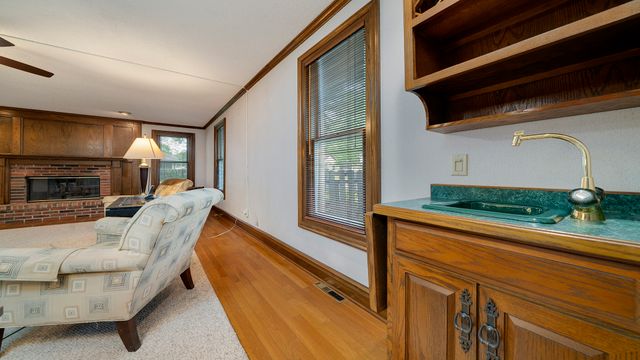 321 E Chamberlin Street, Dixon, IL 61021