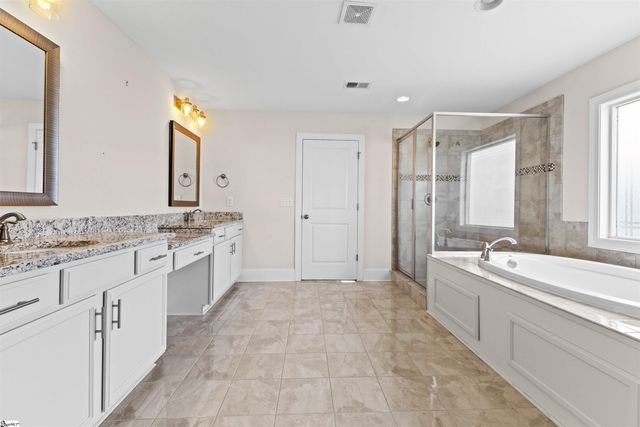 5 Lakeway Place, Simpsonville, SC 29681