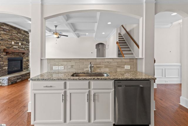 5 Lakeway Place, Simpsonville, SC 29681