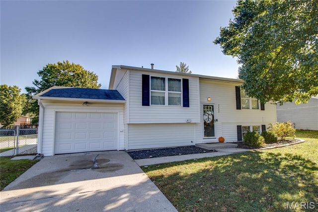 7733 Meadowlark Drive, Godfrey, IL 62035