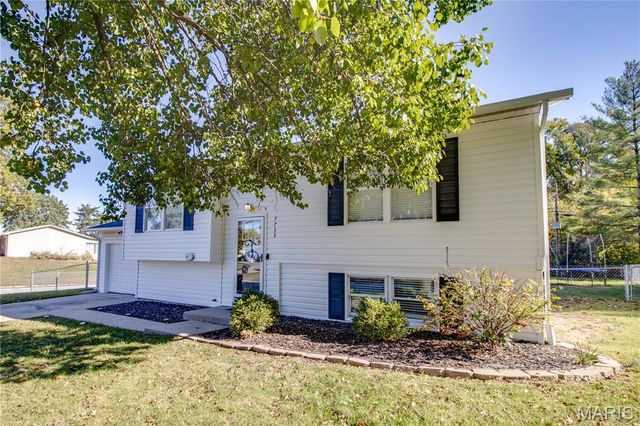 7733 Meadowlark Drive, Godfrey, IL 62035