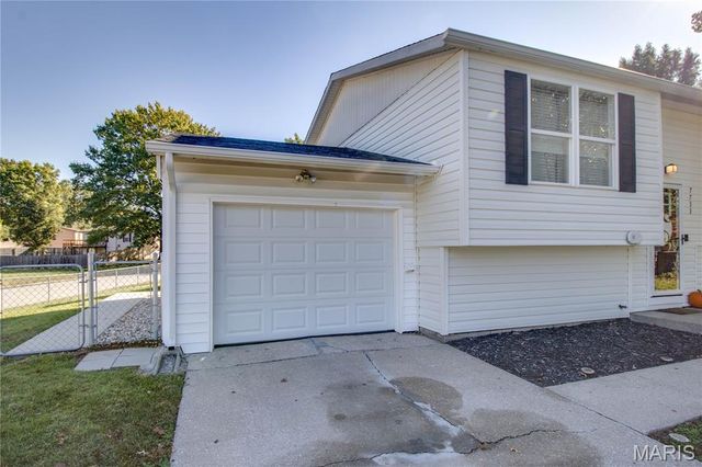 7733 Meadowlark Drive, Godfrey, IL 62035