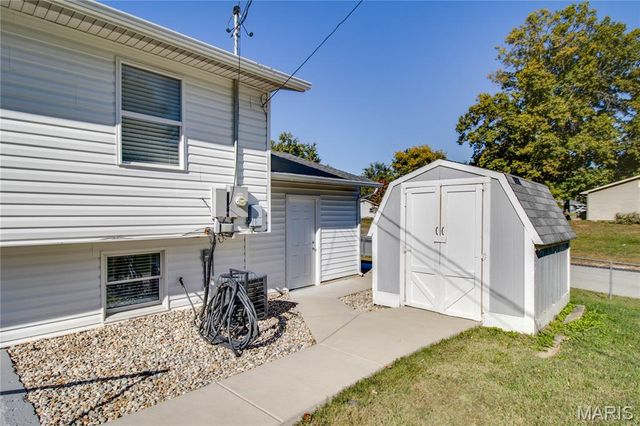 7733 Meadowlark Drive, Godfrey, IL 62035