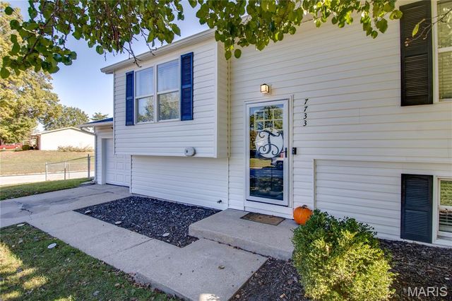 7733 Meadowlark Drive, Godfrey, IL 62035