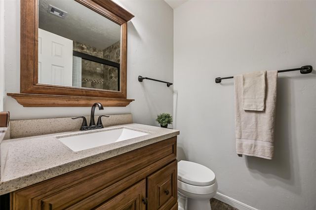 512 Castlelake Drive, Friendswood, TX 77546