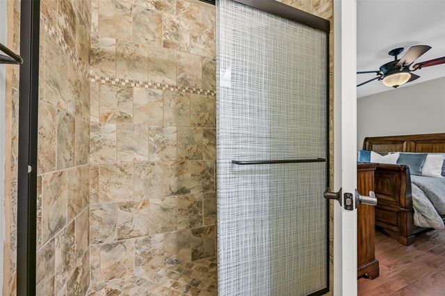 512 Castlelake Drive, Friendswood, TX 77546