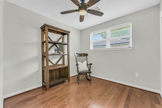 512 Castlelake Drive, Friendswood, TX 77546