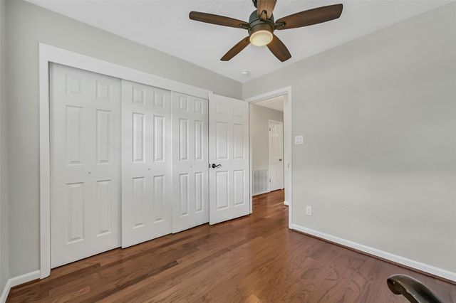 512 Castlelake Drive, Friendswood, TX 77546