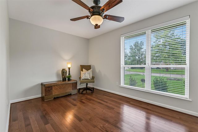 512 Castlelake Drive, Friendswood, TX 77546