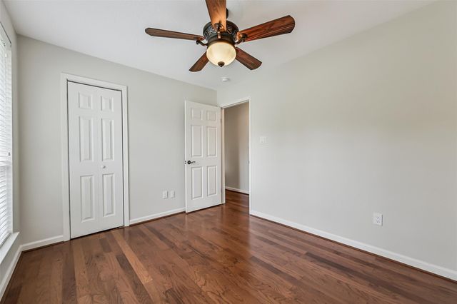 512 Castlelake Drive, Friendswood, TX 77546