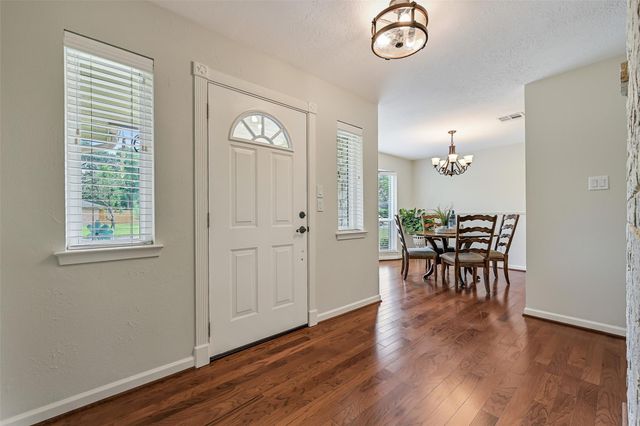 512 Castlelake Drive, Friendswood, TX 77546
