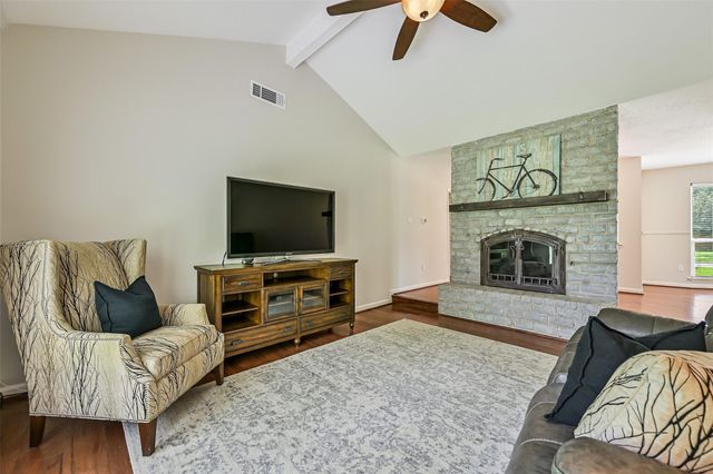 512 Castlelake Drive, Friendswood, TX 77546