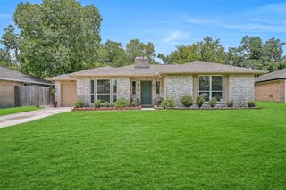 512 Castlelake Drive, Friendswood, TX 77546