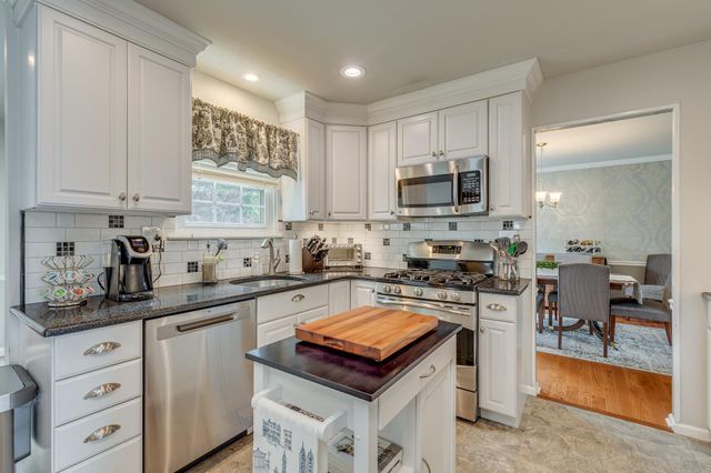 17 UTICA RD, Marlton, NJ 08053