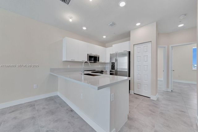 6420 NW 102nd Path 303, Doral, FL 33178