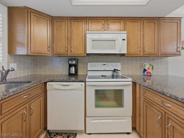 351 Charlemagne BLVD B208, Naples, FL 34112