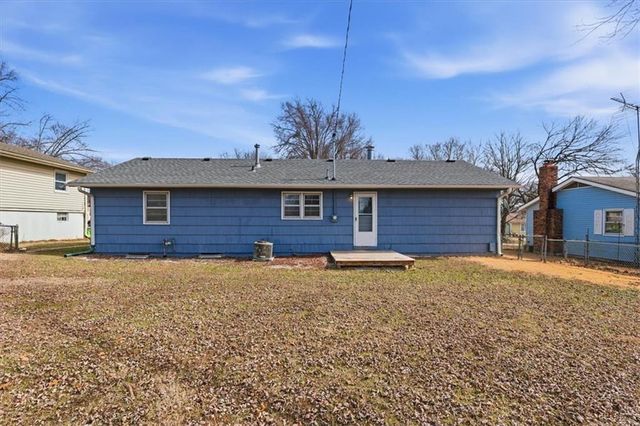 2500 Hillside Drive, Harrisonville, MO 64701