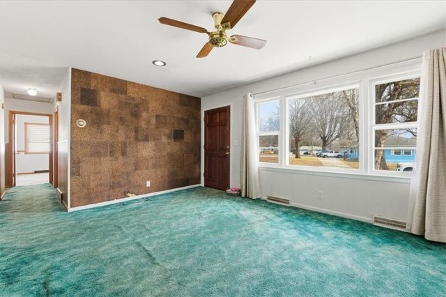 2500 Hillside Drive, Harrisonville, MO 64701