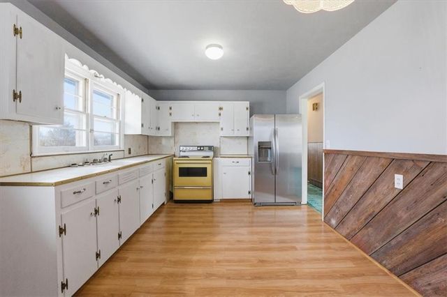 2500 Hillside Drive, Harrisonville, MO 64701