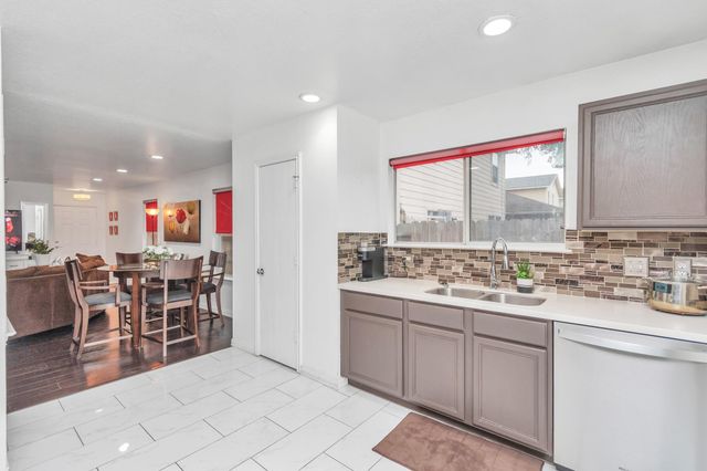 7327 Enchanted Creek Drive, Cypress, TX 77433