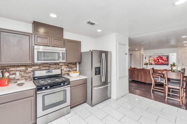 7327 Enchanted Creek Drive, Cypress, TX 77433