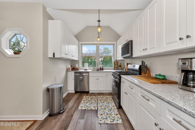 1528 Myron Street, Niskayuna, NY 12309