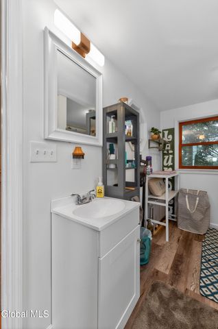 1528 Myron Street, Niskayuna, NY 12309