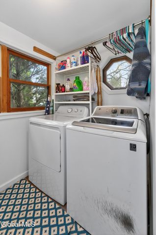 1528 Myron Street, Niskayuna, NY 12309