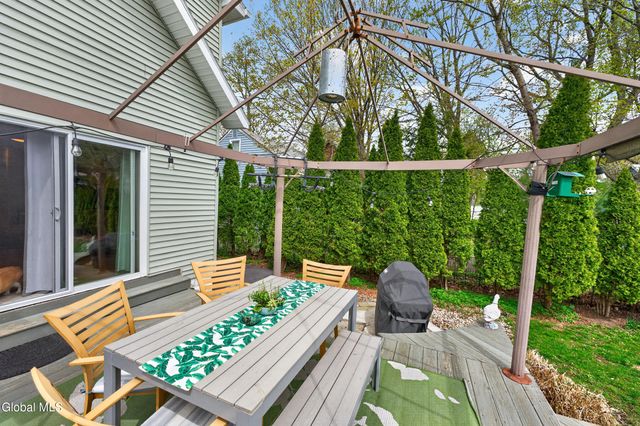 1528 Myron Street, Niskayuna, NY 12309