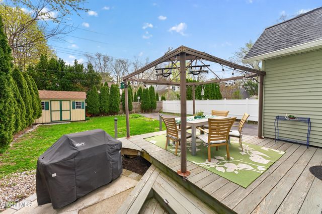 1528 Myron Street, Niskayuna, NY 12309