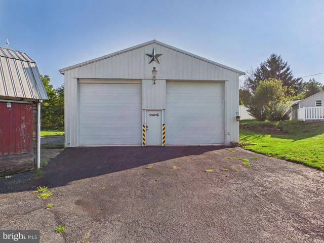 8664 JONESTOWN RD, Grantville, PA 17028
