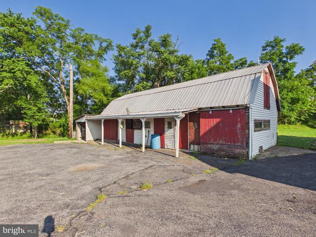8664 JONESTOWN RD, Grantville, PA 17028
