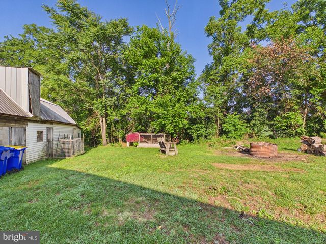 8664 JONESTOWN RD, Grantville, PA 17028