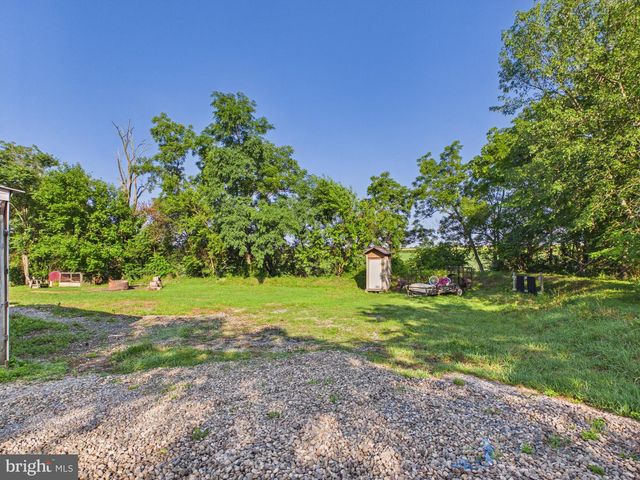 8664 JONESTOWN RD, Grantville, PA 17028